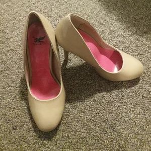 Nude Pumps